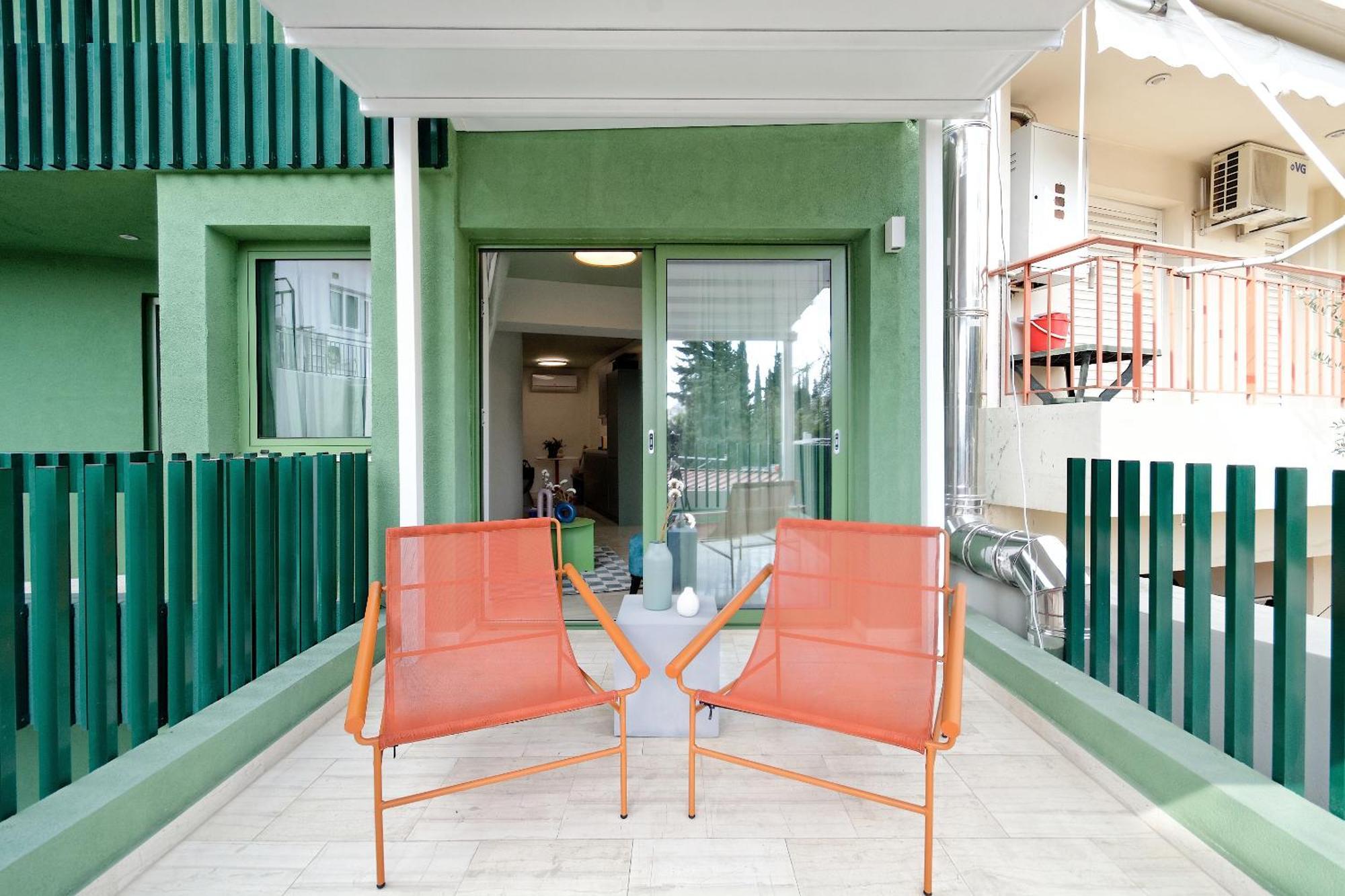 One-Bedroom Apartment Balcony City View