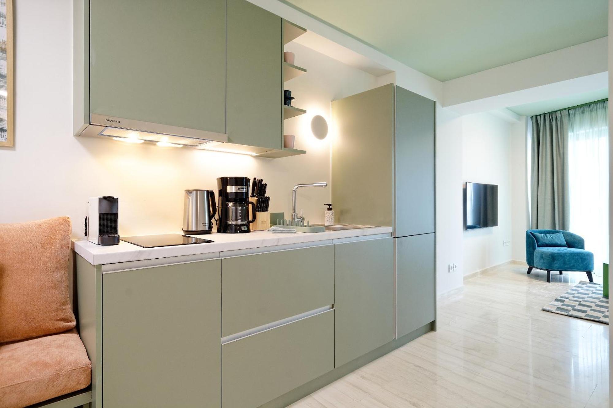 One-Bedroom Apartment Balcony City View